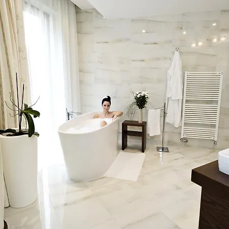 Zochova - Adult Friendly Modor